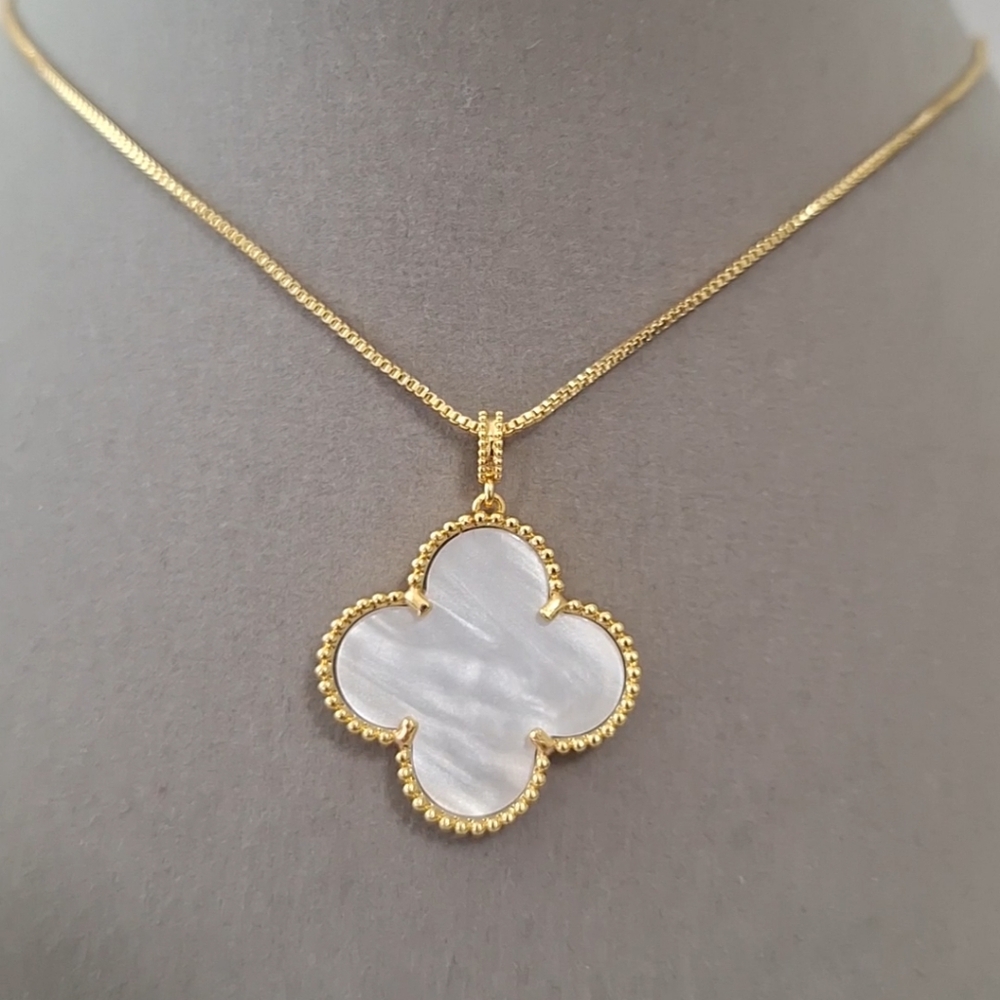 Mother Of Pearl clover necklace
